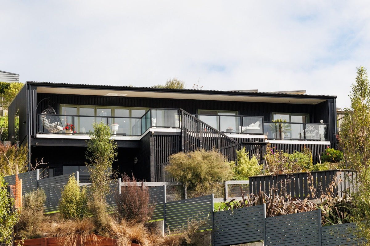 121 Cashmere Drive, Fitzherbert, Palmerston North - Carousel 1