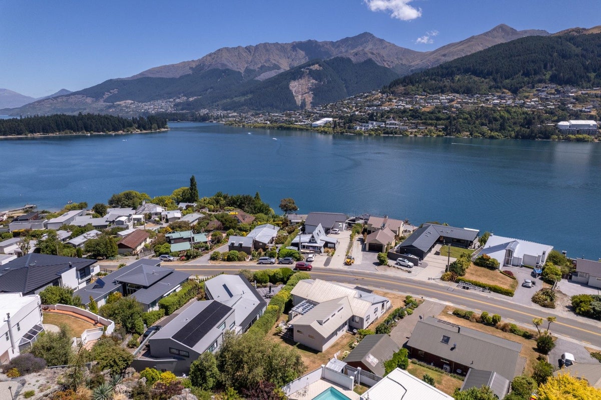 446 Peninsula Road, Kelvin Heights, Queenstown - Carousel 2
