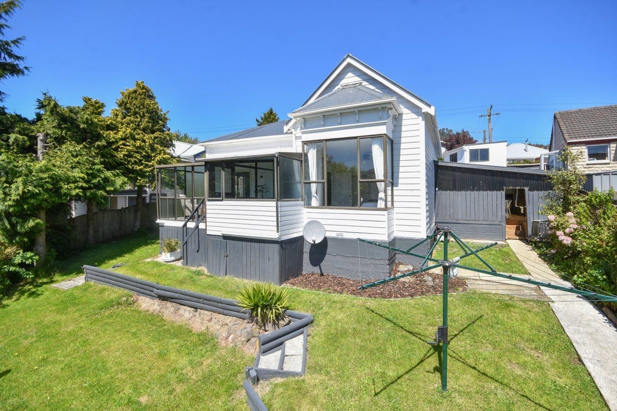 6 Rennie Street, Green Island, Dunedin - Carousel 1