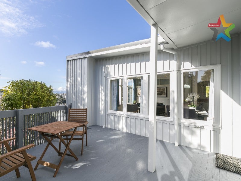 91 Makara Road, Karori, Wellington - Carousel 1