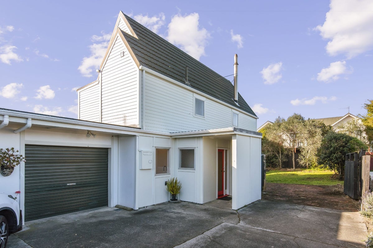 2/208 Manly Street, Paraparaumu Beach, Paraparaumu - Carousel 1