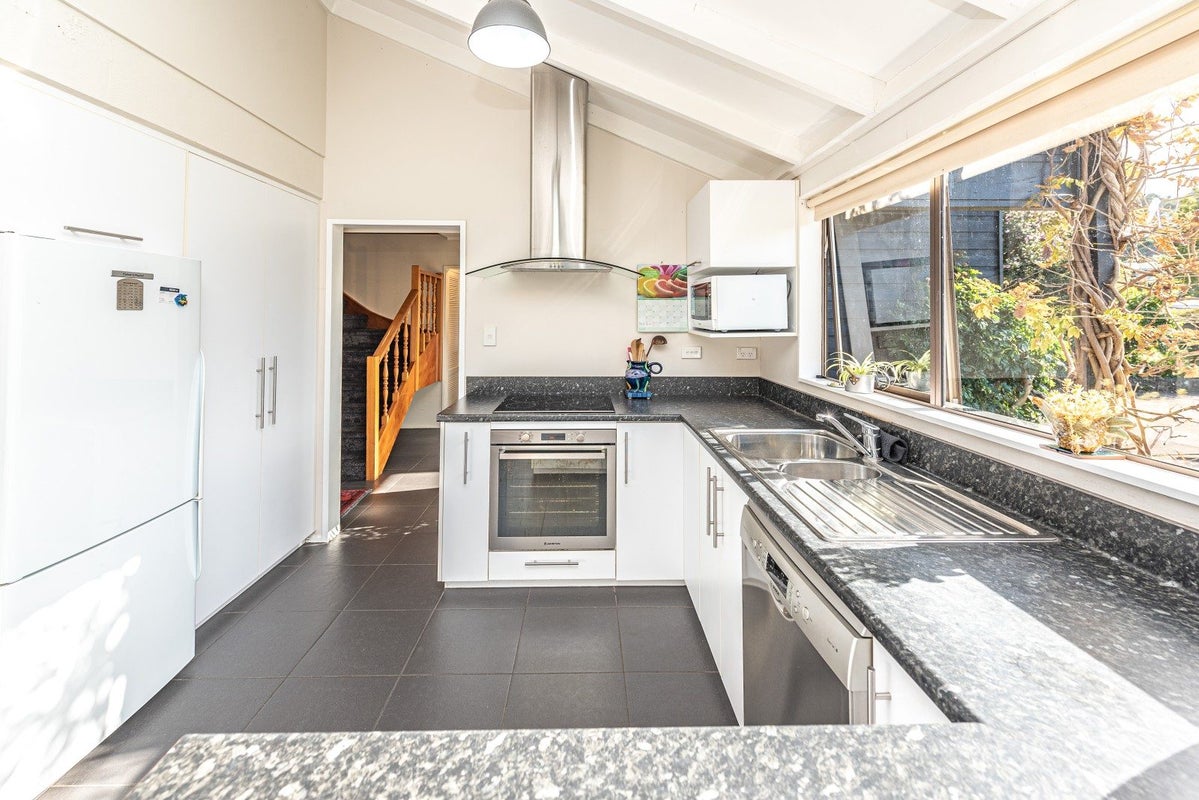 24 Monowai Place, Aramoho, Whanganui - Carousel 2