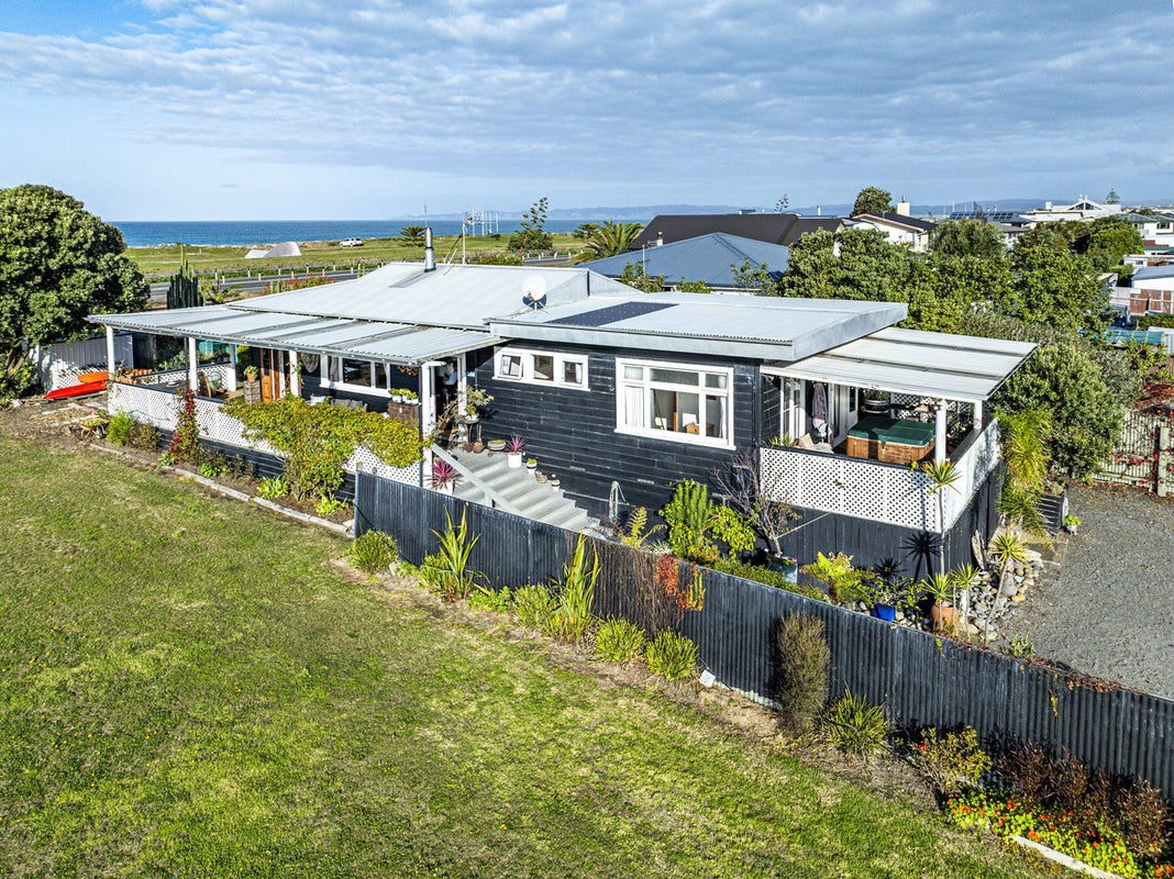 214 Te Awa Avenue, Awatoto, Napier, Hawke's Bay - Carousel 1