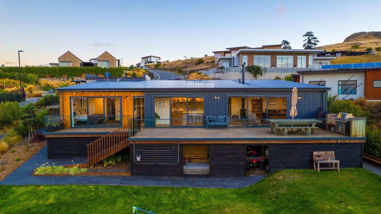 17 Ridgeway Place, Richmond Hill, Christchurch - Carousel 1