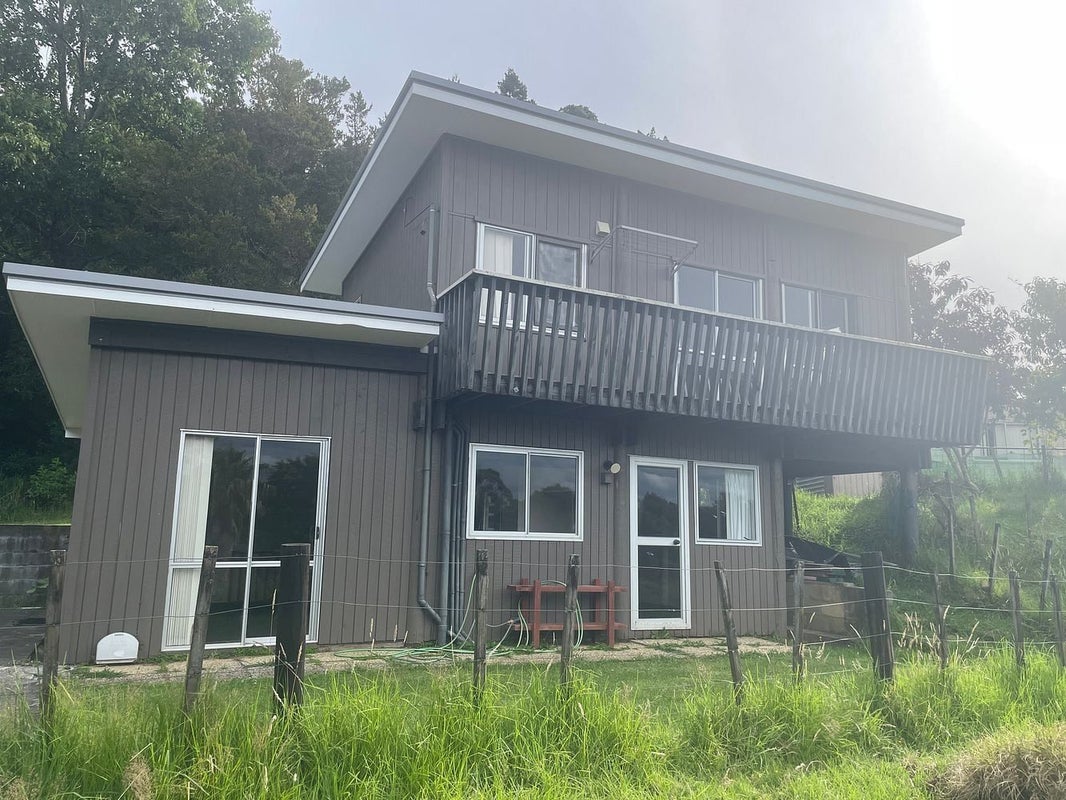 145 Shaw Road, Oratia, Auckland - Carousel 1