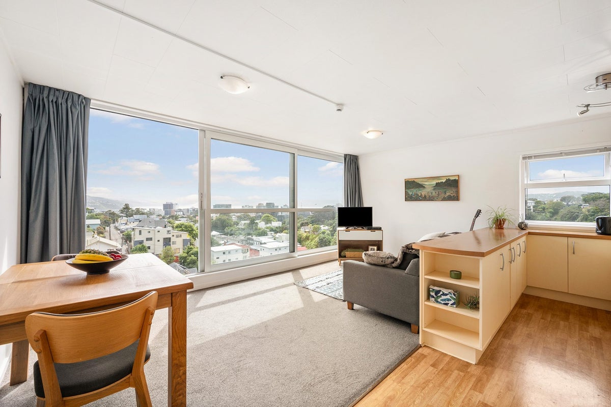 6/24 Patanga Crescent, Thorndon, Wellington - Carousel 2