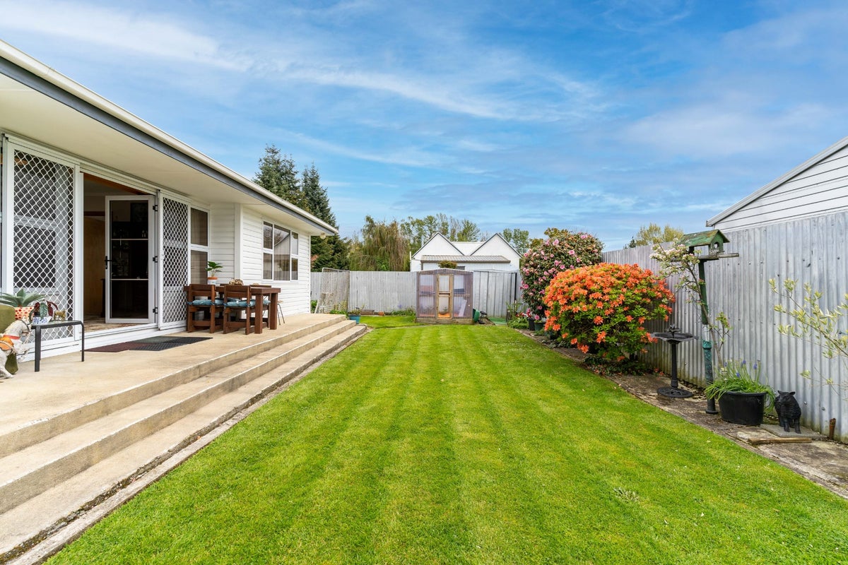 10 Jura Street, Milton - Carousel 1