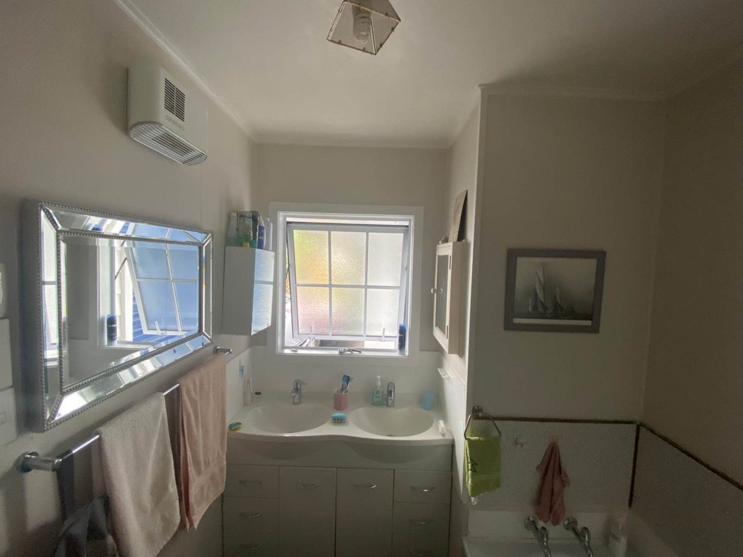 1/3 Meadway, Sunnyhills, Auckland - Carousel 13