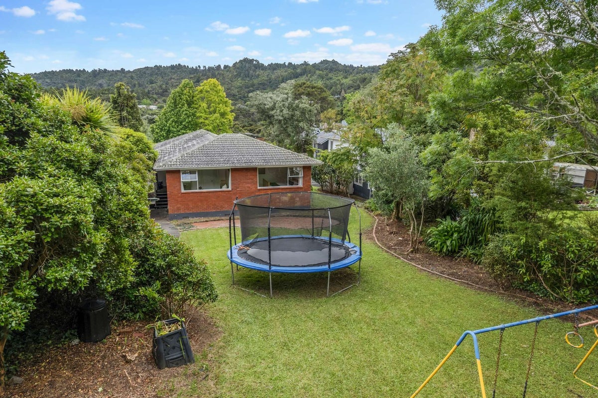 52 Rimutaka Place, Titirangi, Auckland - Carousel 10
