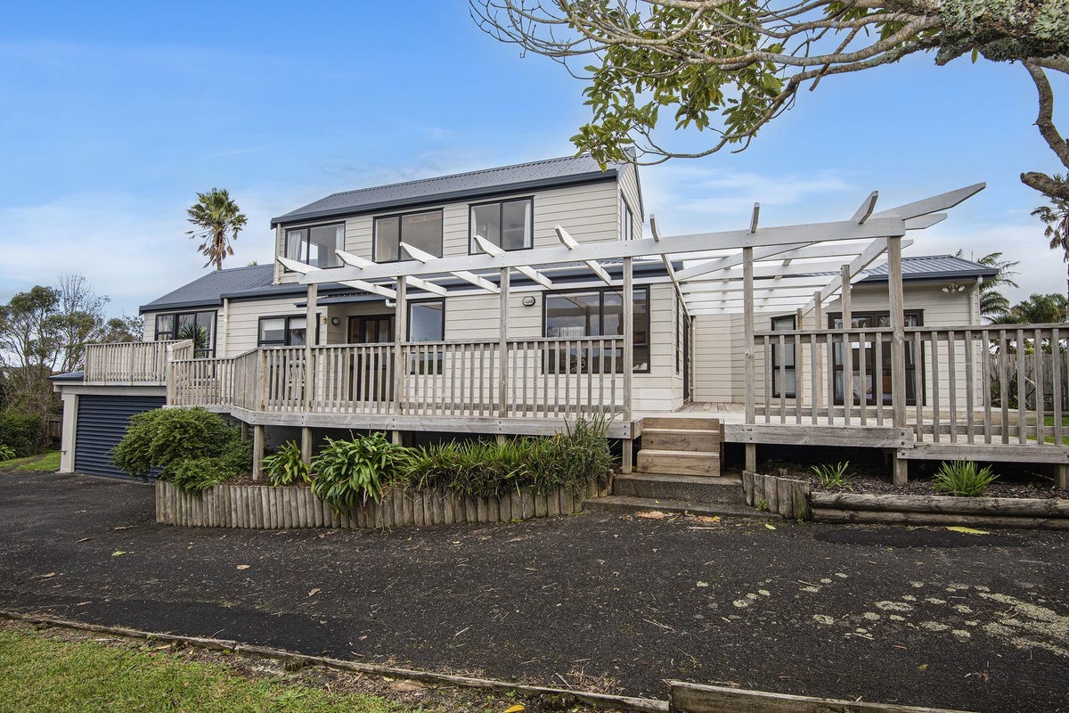 51 George Point Road, Onerahi, Whangarei - Carousel 1