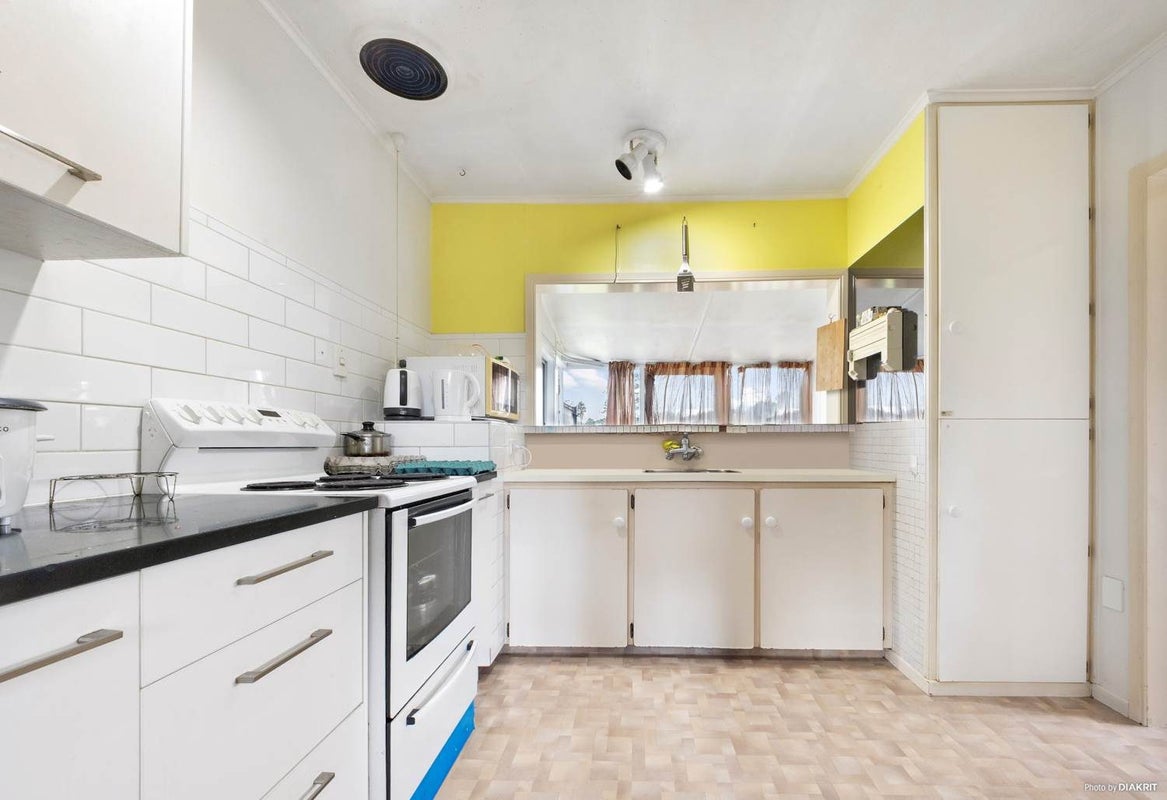 31 Holly Street, Avondale, Auckland - Carousel 2