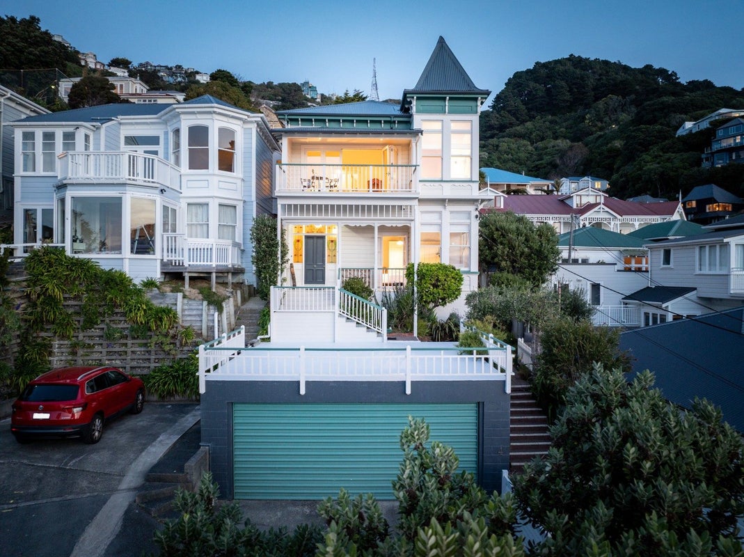 4 Baring Street, Oriental Bay, Wellington - Carousel 1