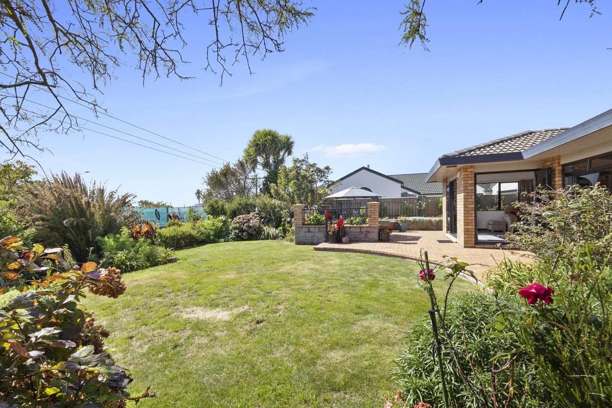 13 Karina Road, Merrilands, New Plymouth - Carousel 22