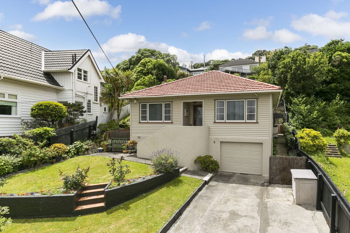 9 Ashleigh Crescent, Miramar, Wellington - Carousel 1