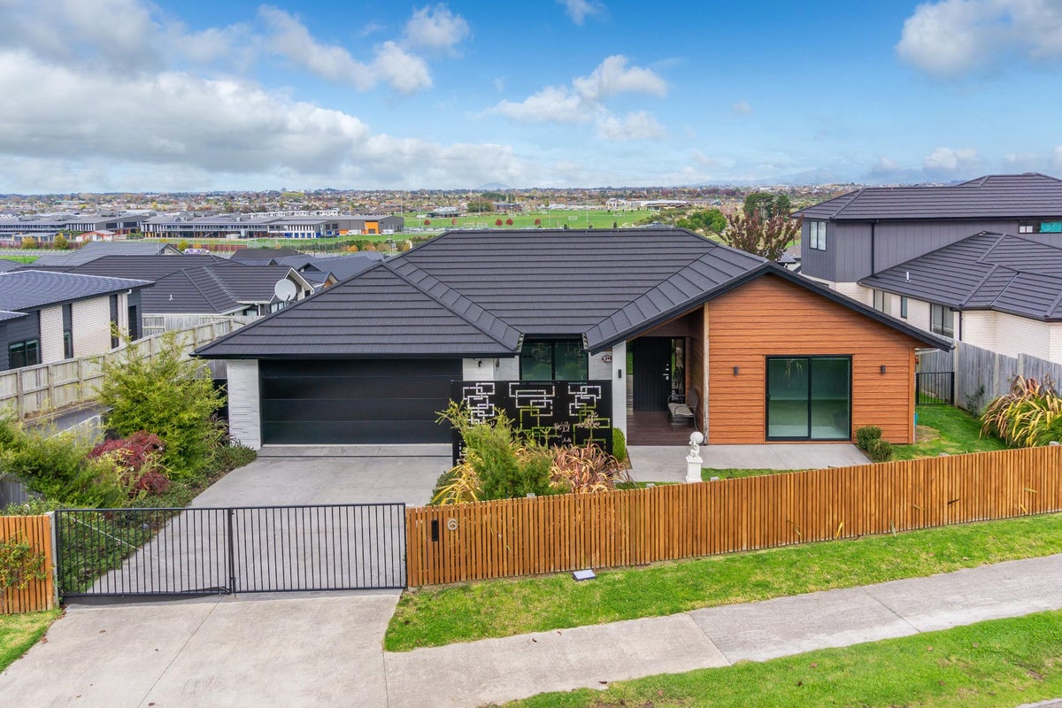 6 Kapua Crescent, Rototuna North, Hamilton - Carousel 1