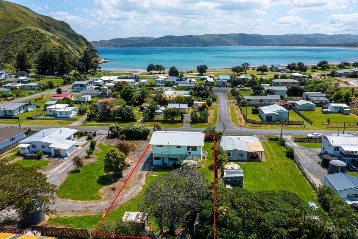 77 Fortescue Street, Mahia, Nuhaka - Carousel 21