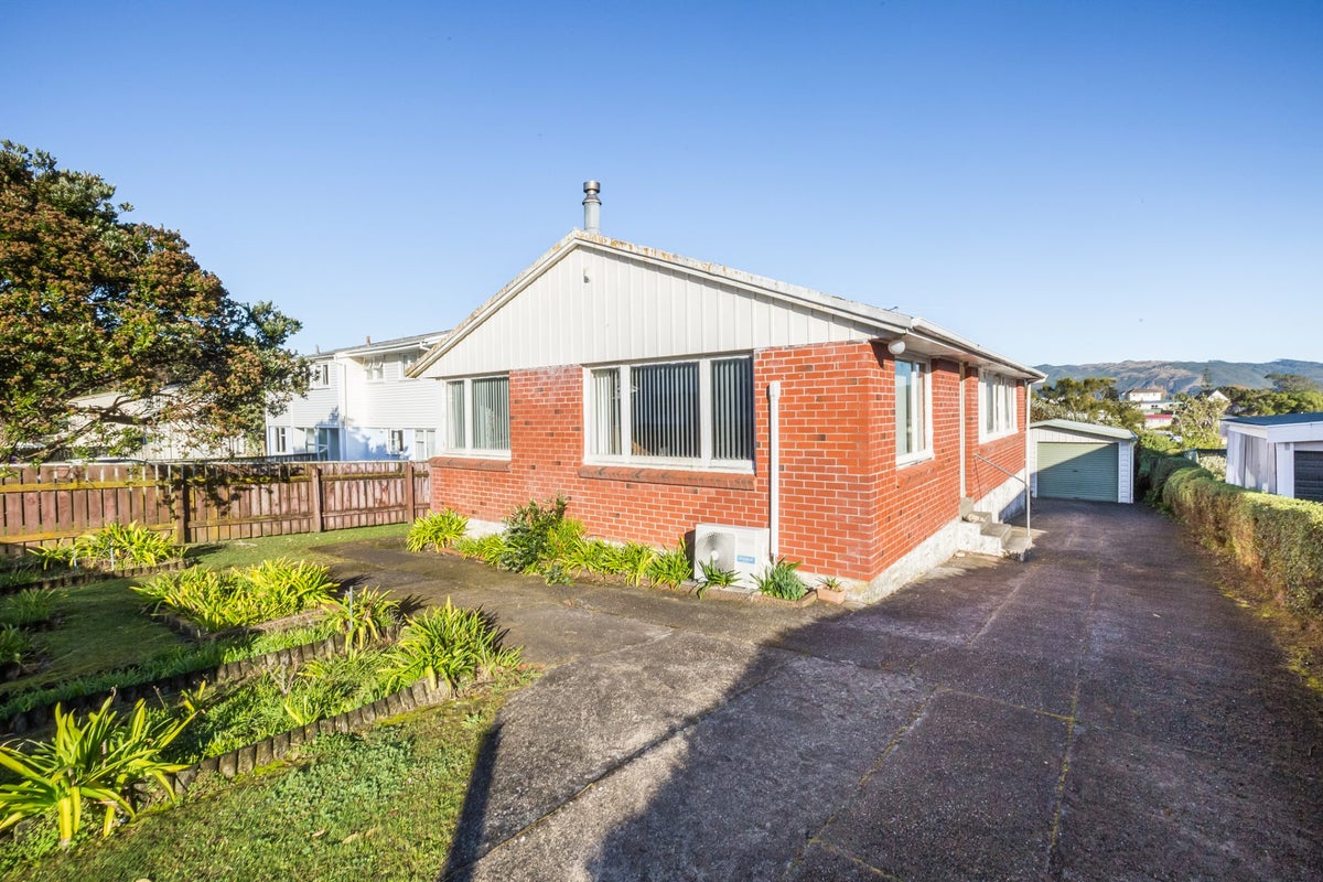 59 Waihora Crescent, Waitangirua, Porirua - Carousel 2