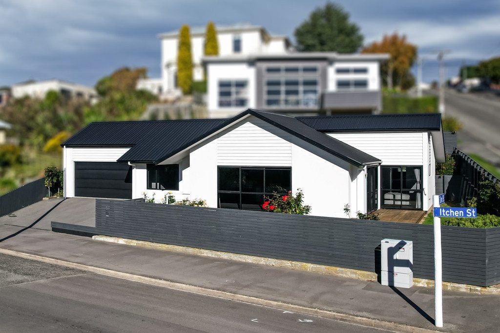 27 Itchen Street, South Hill, Oamaru - Carousel 1