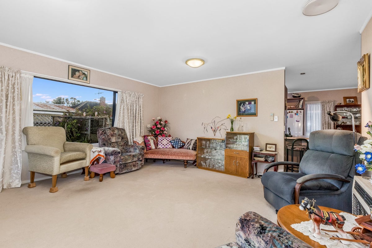 11A Beauchamp Street, Tawa, Wellington - Carousel 2