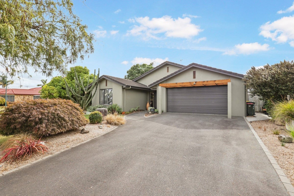 1 Fencourt Place, Rototuna North, Hamilton - Carousel 1