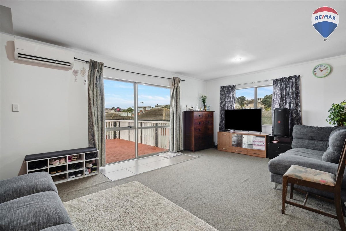 20A Levant Street, Cannons Creek, Porirua - Carousel 2