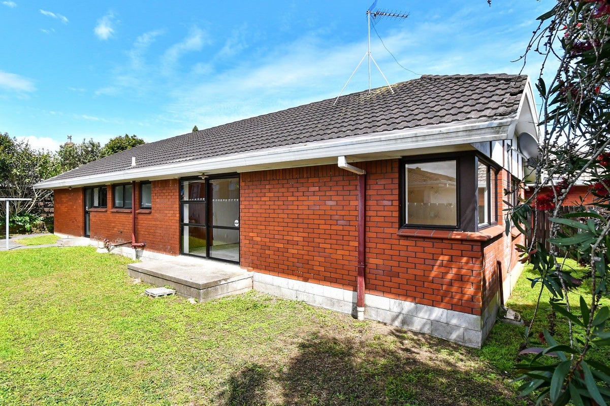 2/18 Ray Small Drive, Papakura, Auckland - Carousel 2
