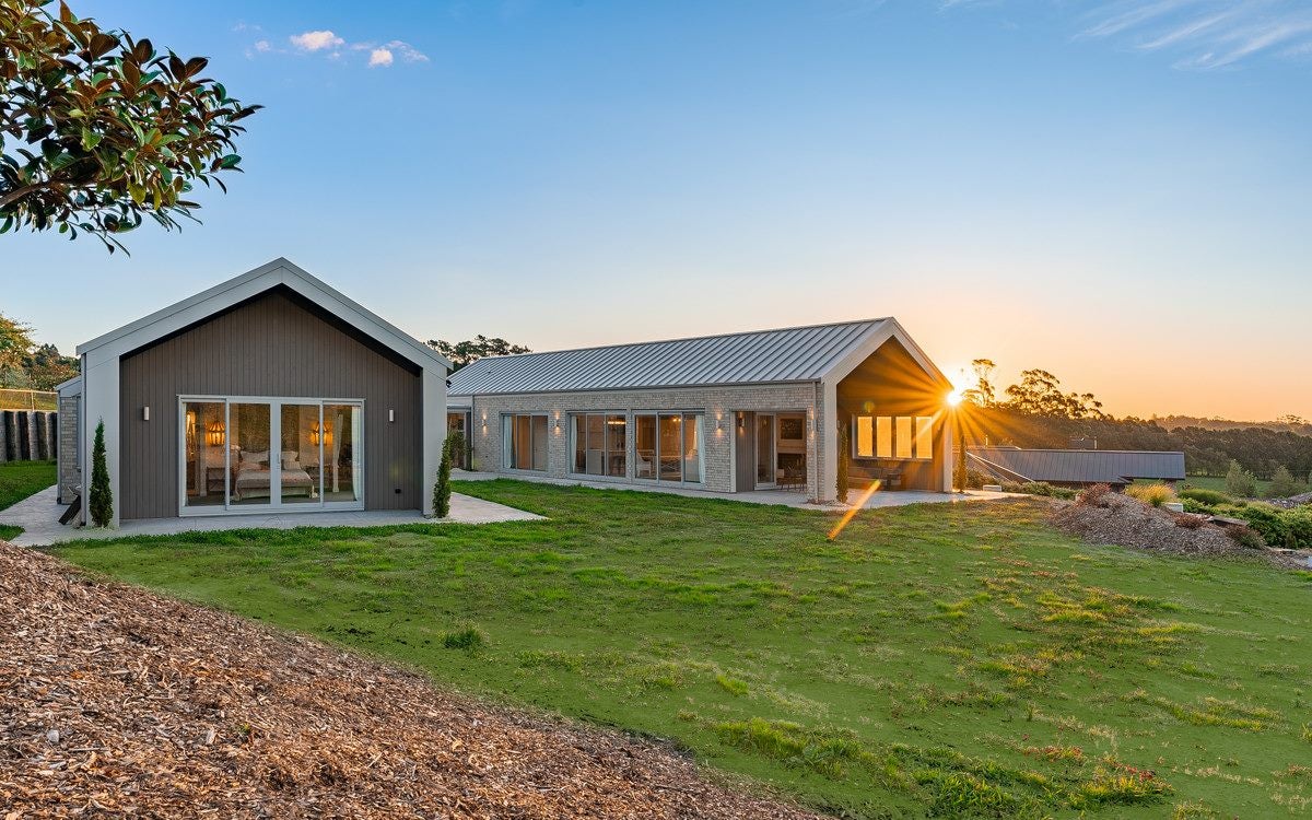 4 Myra Evelyn Grove, Albany - Carousel 2