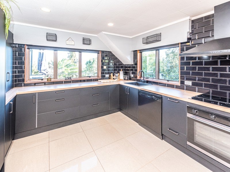 1A East Way, Durie Hill, Whanganui - Carousel 2