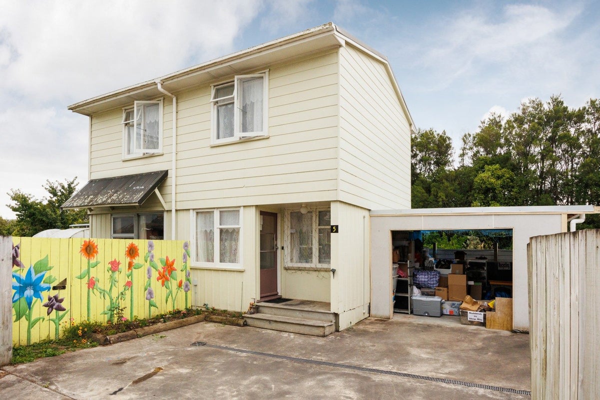 5 Renfrew Place, Highbury, Palmerston North - Carousel 1