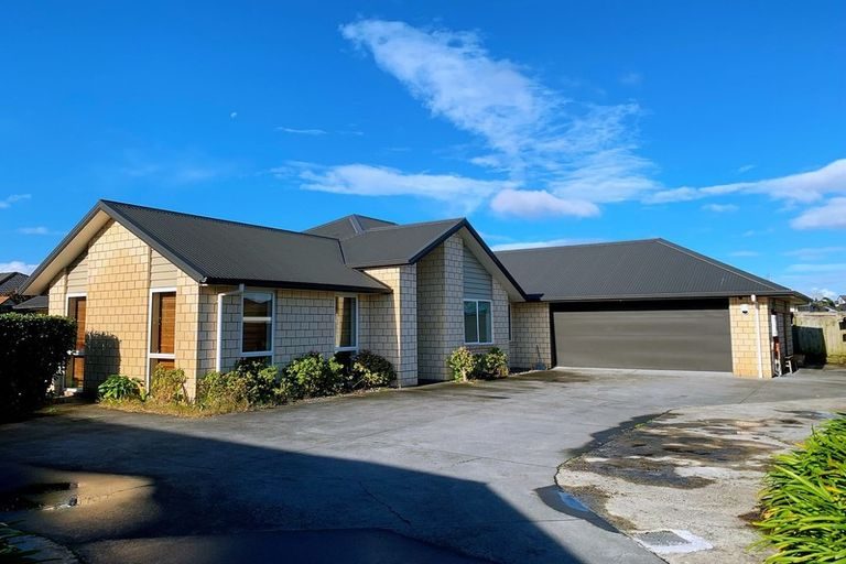 8 Sutherland Court, Flagstaff, Hamilton - Carousel 1