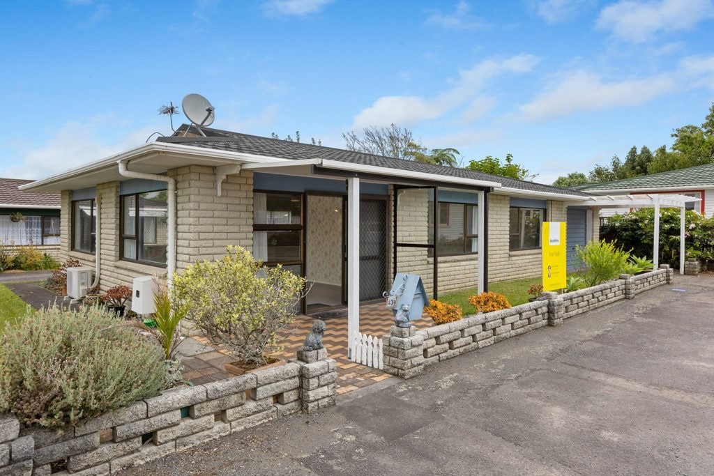 43B Wallace Place, Westown, New Plymouth - Carousel 1
