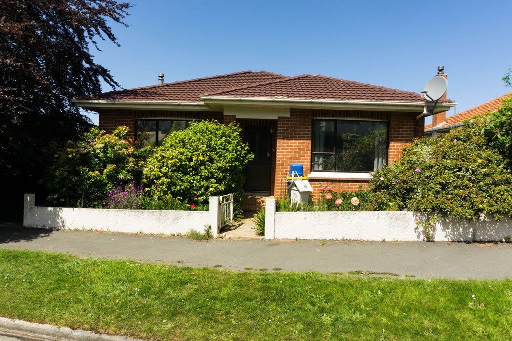 75 Oakwood Avenue, Maryhill, Dunedin - Carousel 1