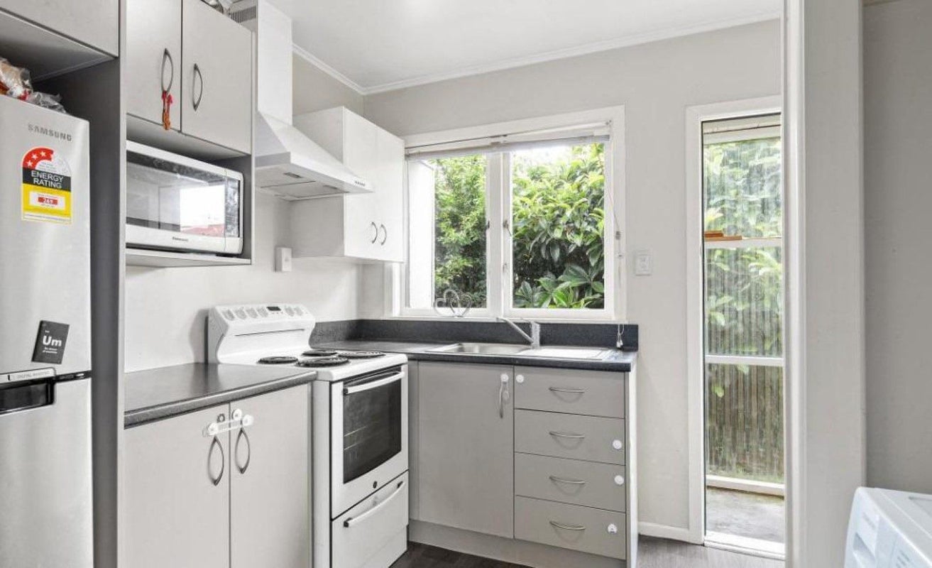 45B Cameron Road, Hamilton East, Hamilton - Carousel 2