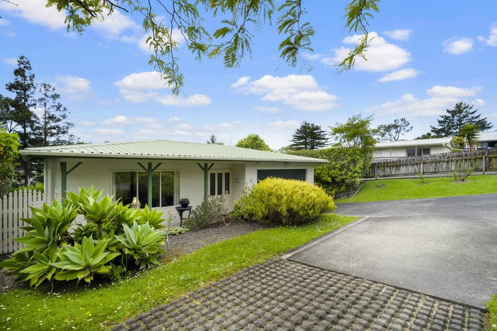 370 Whangaparaoa Road, Stanmore Bay, Whangaparaoa - Carousel 2