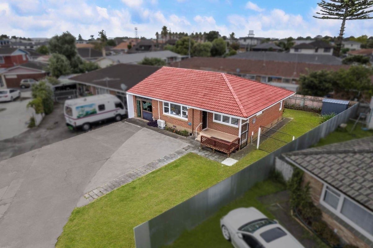 2/43 Wintere Road, Papatoetoe, Auckland - Carousel 1