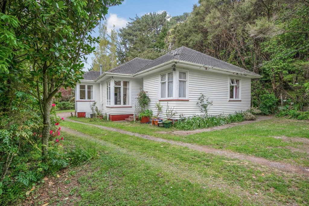 4 Karaka Street, Wainuiomata, Lower Hutt - Carousel 1