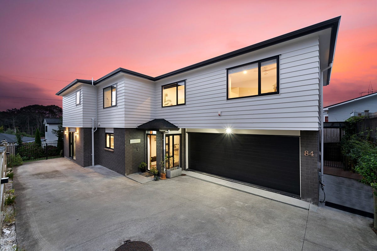 84 Connaught Street, Blockhouse Bay, Auckland - Carousel 1