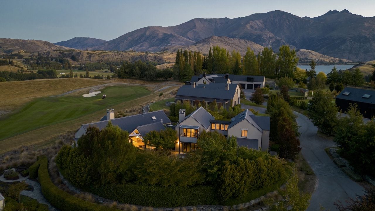 9 Ayrburn Ridge, Queenstown - Carousel 1