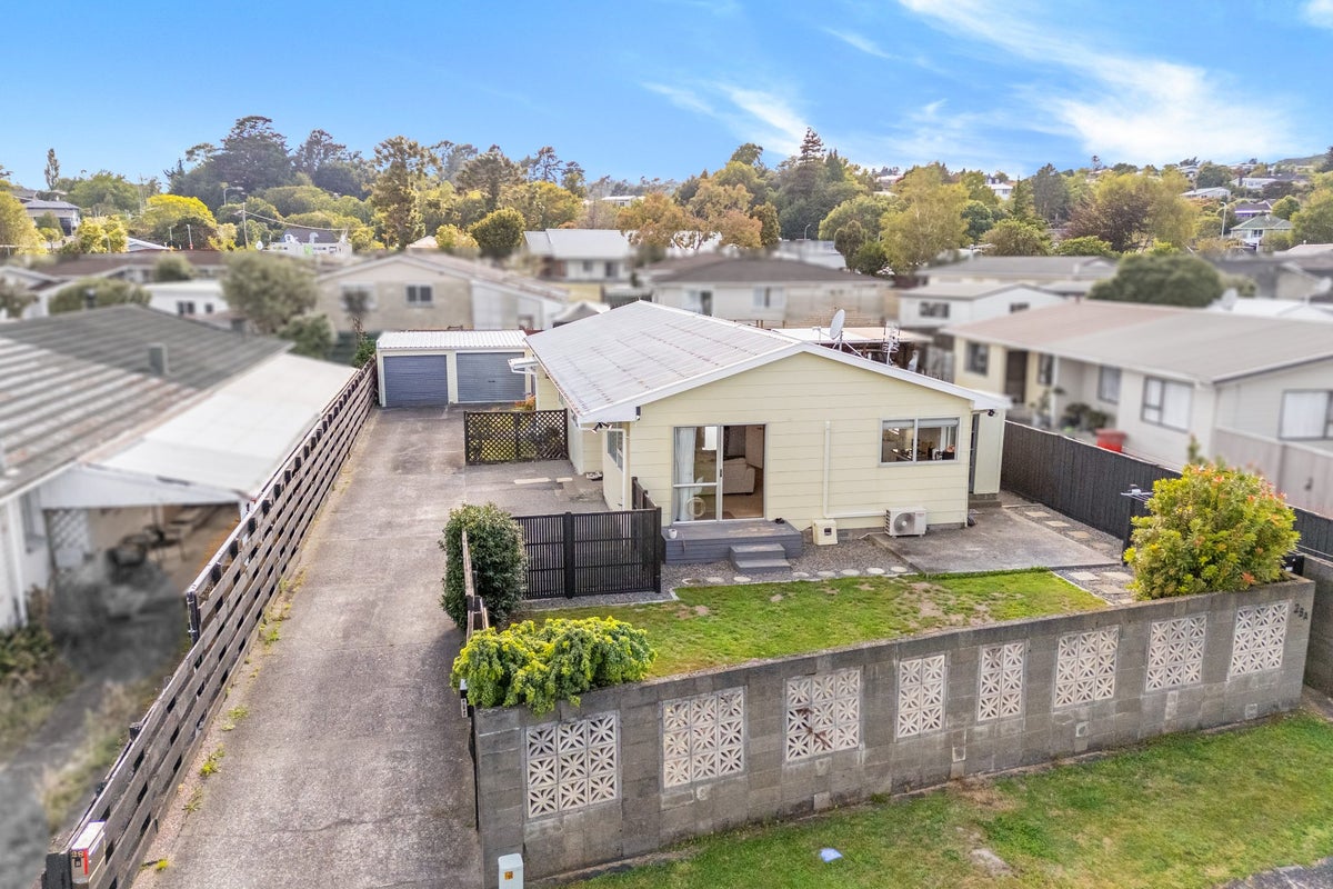 28A Roband Crescent, Brown Owl, Upper Hutt - Carousel 1