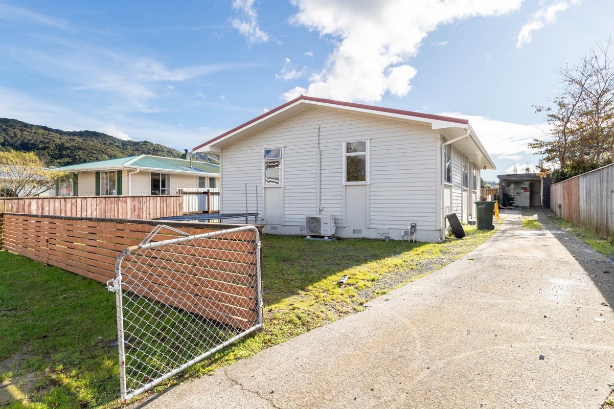 8 Orewa Grove, Wainuiomata, Lower Hutt, Wellington - Carousel 1