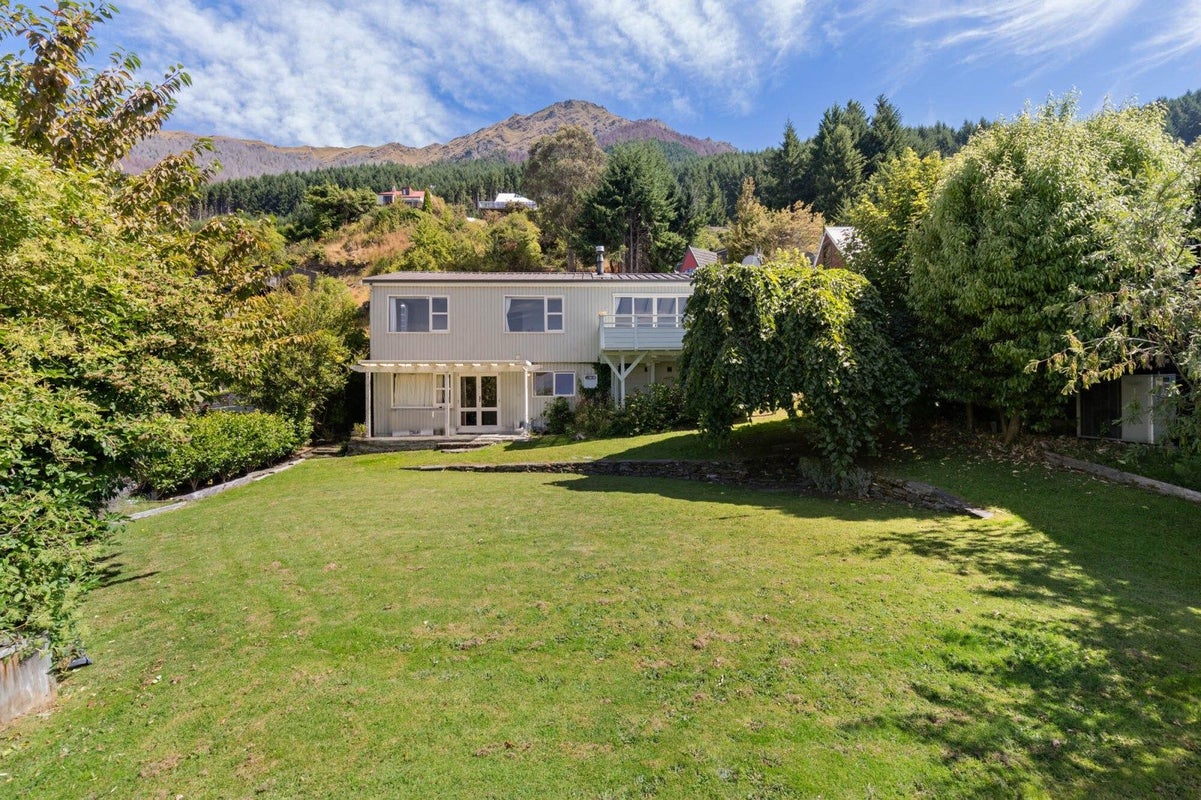 27 Avalon Crescent, Fernhill, Queenstown - Carousel 1