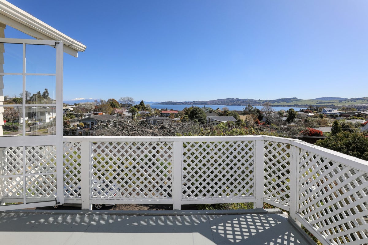 20 Sunset Street, Hilltop, Taupo - Carousel 35
