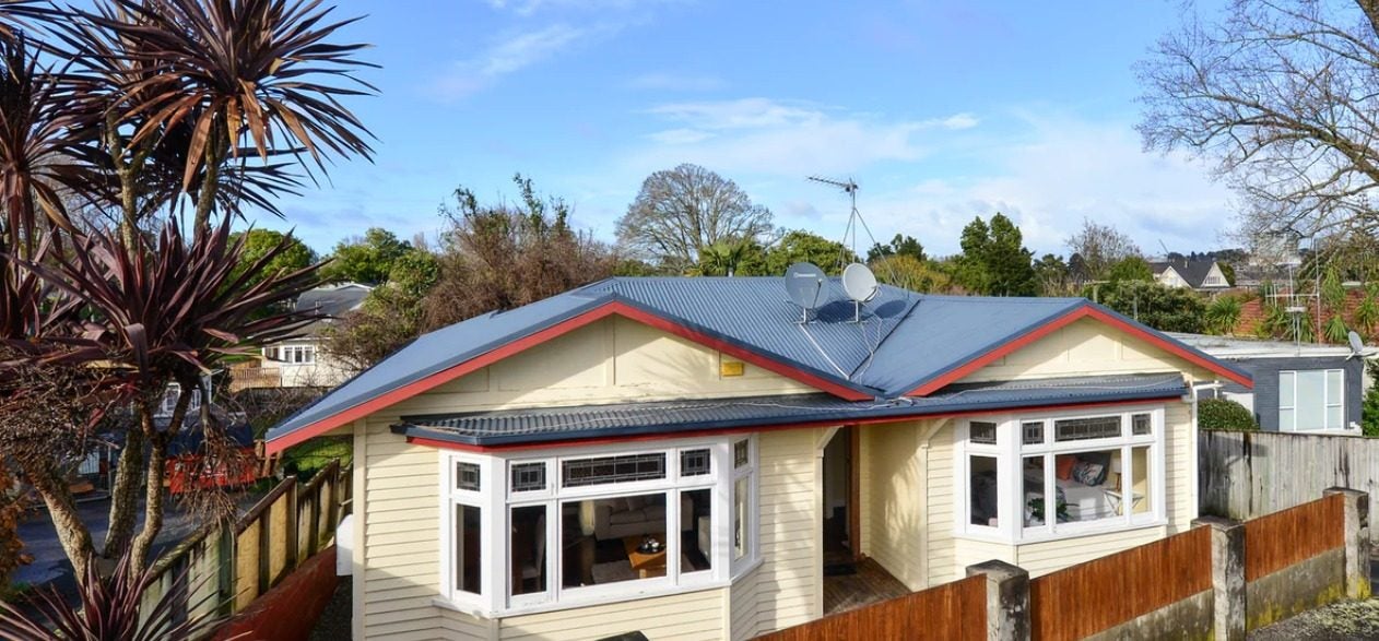 24 Te Aroha Street, Hamilton East, Hamilton - Carousel 1