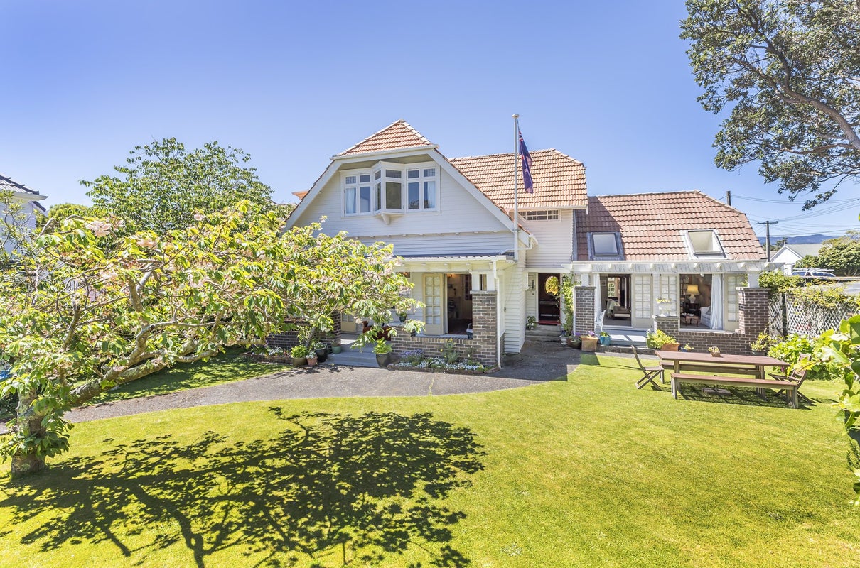 51 Falkirk Avenue, Seatoun, Wellington - Carousel 1