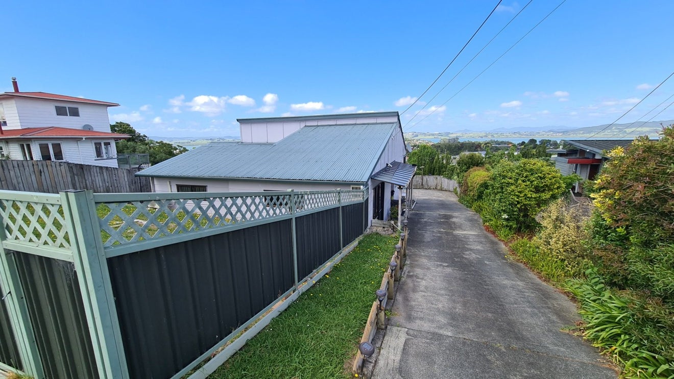 18 Commins Road, Onerahi, Whangarei - Carousel 1