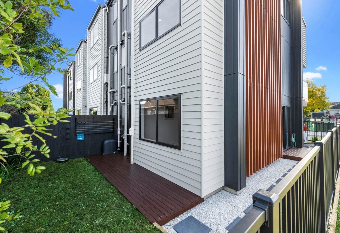 15A Tomintoul Place, Highland Park, Auckland - Carousel 2