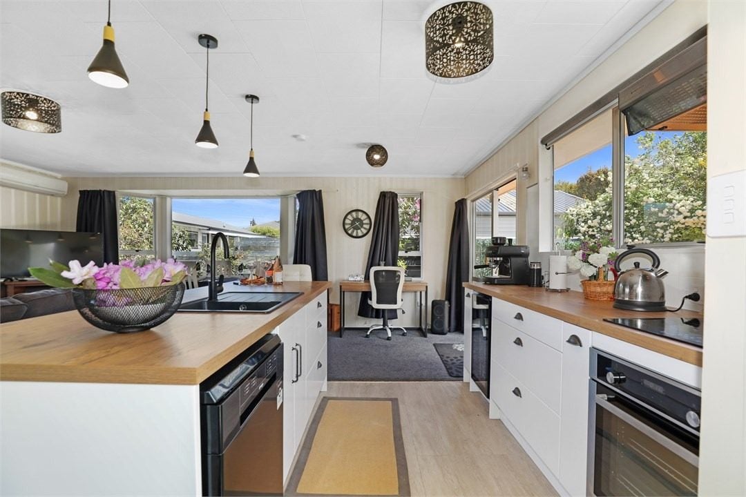 11B Kinder Street, Acacia Bay, Taupo - Carousel 2