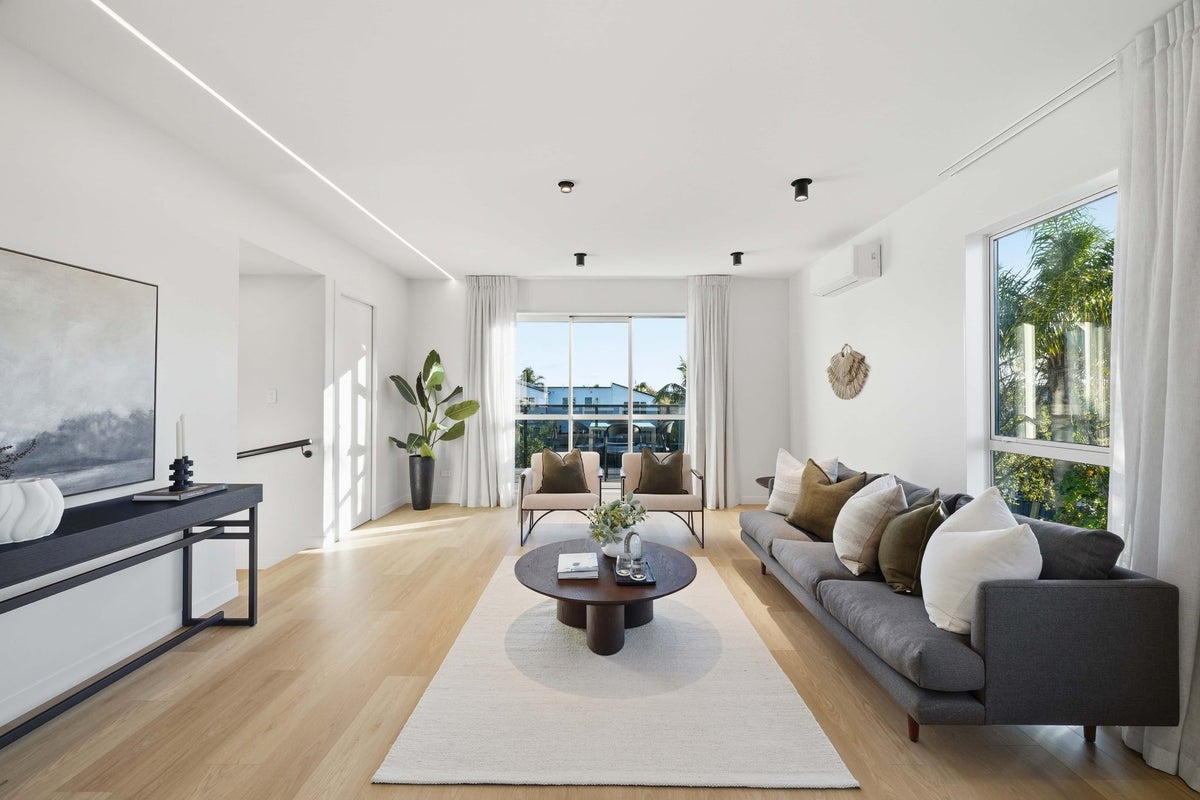 4/3 Corrella Road, Belmont, Auckland - Carousel 2