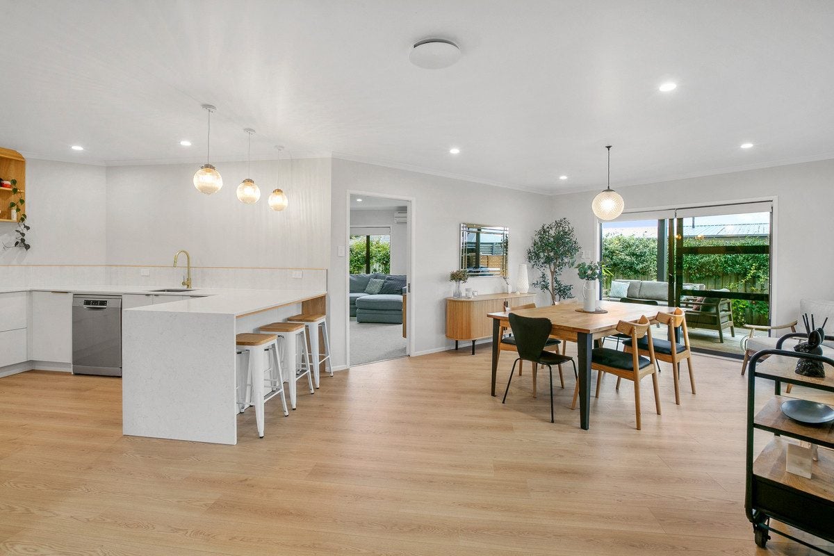 11 Montrose Place, Highlands Park, New Plymouth - Carousel 2