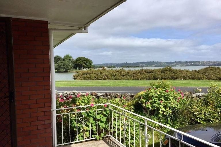 1/3 Kiwi Esplanade, Mangere Bridge, Auckland - Carousel 10